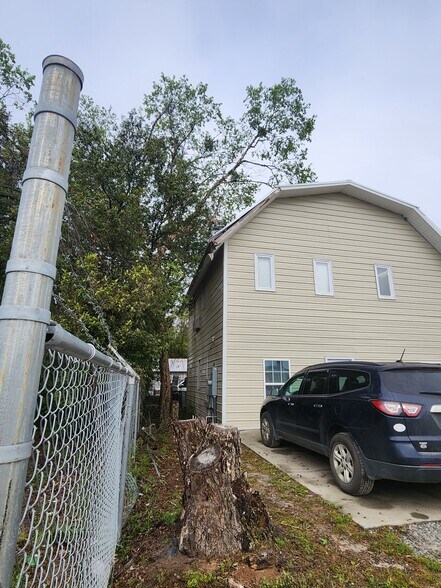 More Photos Of 1563 W Cherry St, Jesup Office For Sale