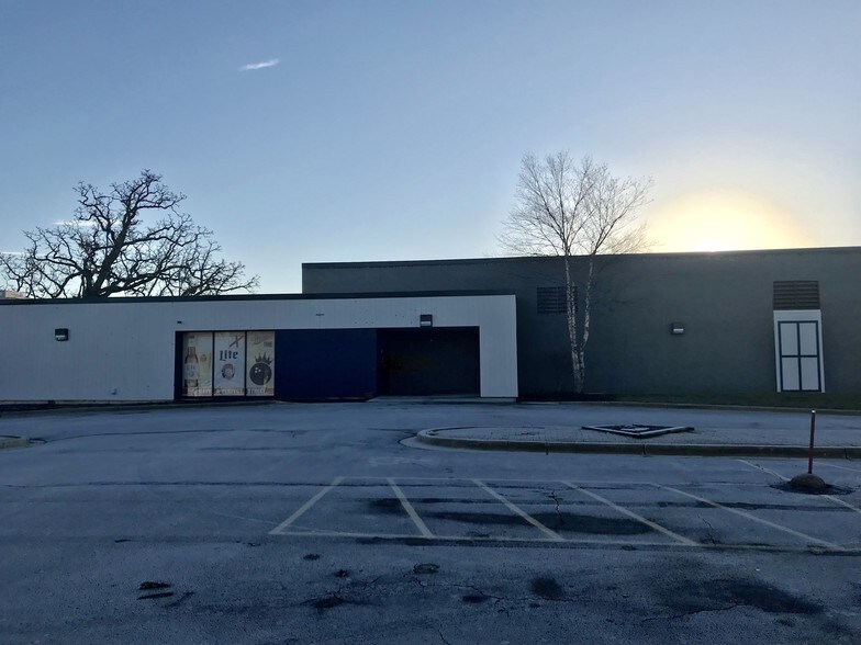 More Photos Of 243 W Roosevelt Rd, West Chicago Bowling Alley For Lease