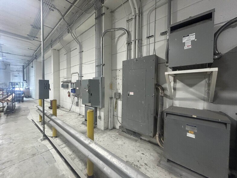 More Photos Of 2441 Viscount Row, Orlando Warehouse For Lease