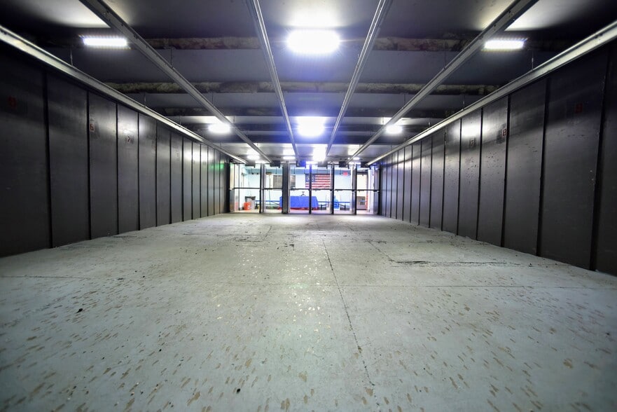 More Photos Of 14000-14046 NW 82nd Ave, Miami Lakes Light Distribution For Lease