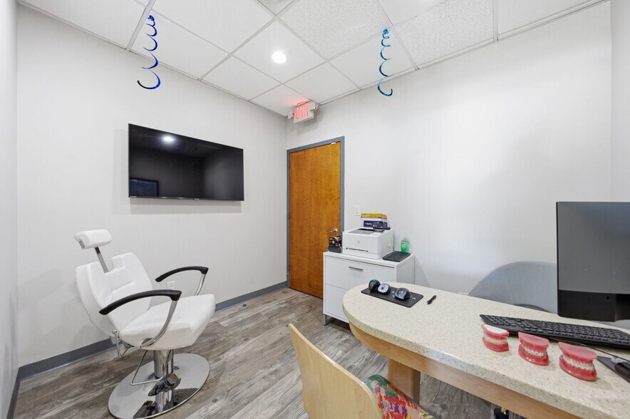 More Photos Of 299 Forest Ave, Paramus Office For Sale