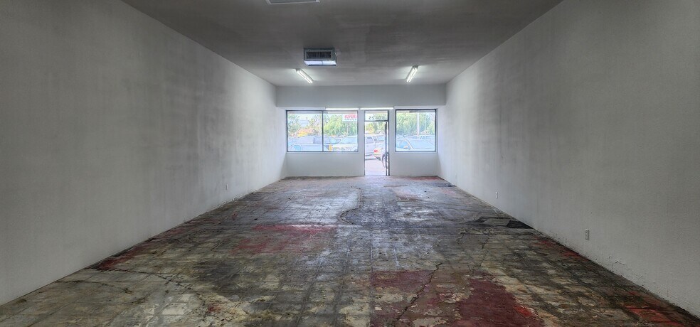 More Photos Of 10421-10445 Laurel Canyon Blvd, Pacoima Unknown For Lease