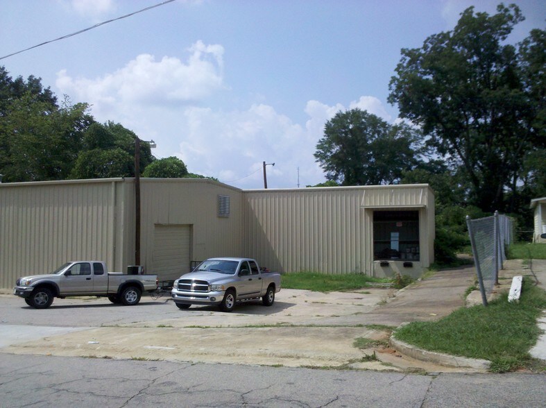 More Photos Of 211 Whitesville St, Lagrange Showroom For Sale