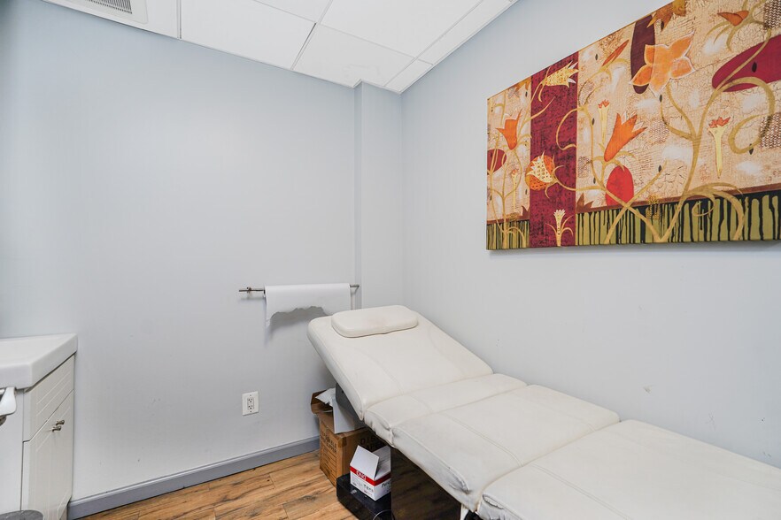 More Photos Of 1605 Forest Ave, Staten Island Storefront Retail Office For Sale