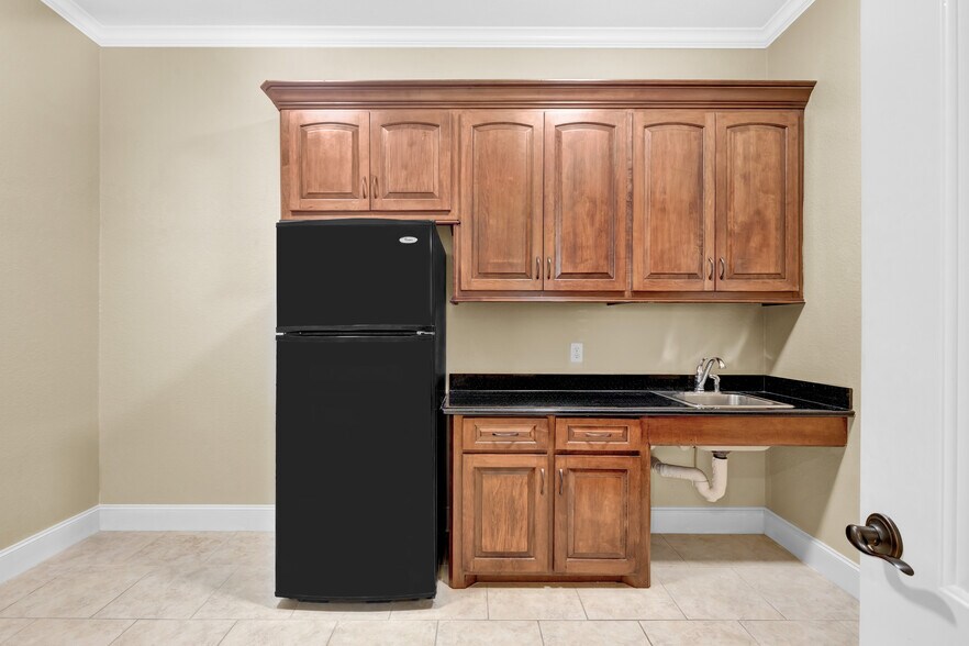 More Photos Of 11623 Spring Cypress Rd, Tomball Office For Sale