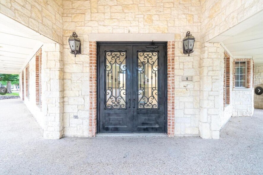 More Photos Of 5601-5605 Virginia Pky, McKinney Medical For Sale