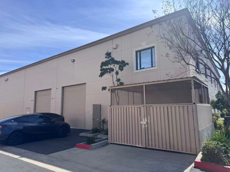 More Photos Of 201 N Corona Ave, Ontario Distribution For Sale