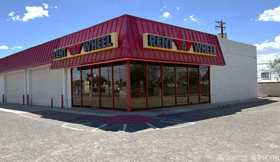 More Photos Of 2106 S Alvernon Way, Tucson Auto Repair For Sale