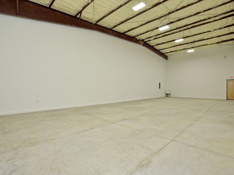 More Photos Of 401 S Chitalpa St, Leander Flex For Sale
