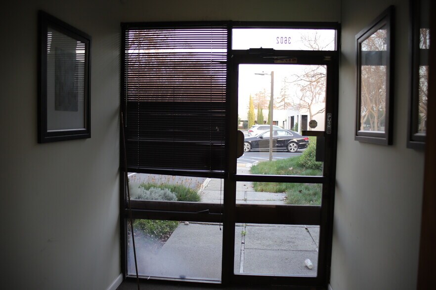 More Photos Of 3350 Scott Blvd, Santa Clara Warehouse For Lease