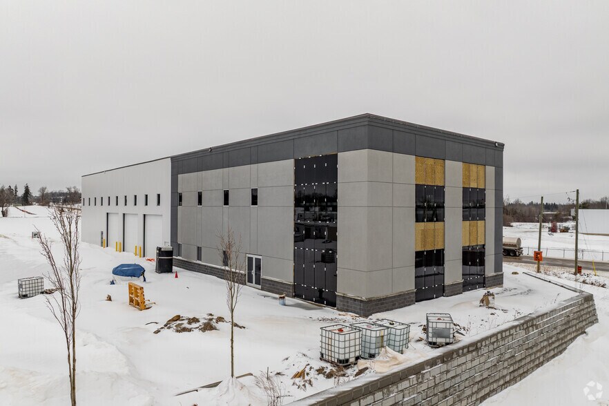 Primary Photo Of 1 Futura Dr, Acton Warehouse For Lease