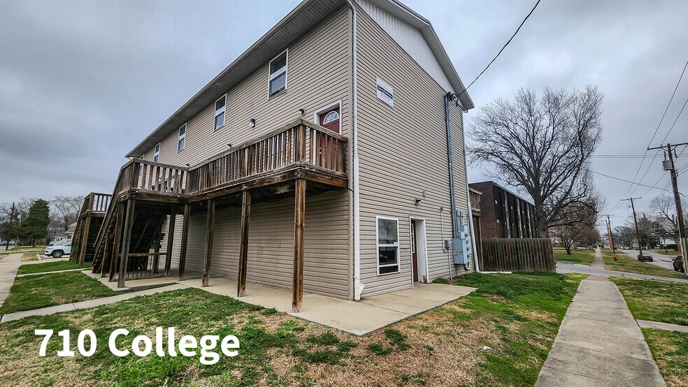 More Photos Of 600 S Washington St, Carbondale Apartments For Sale