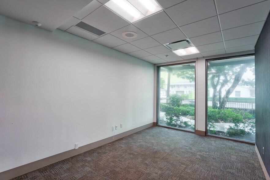 More Photos Of 1200 E Blue Heron Blvd, West Palm Beach Storefront Retail Office For Lease