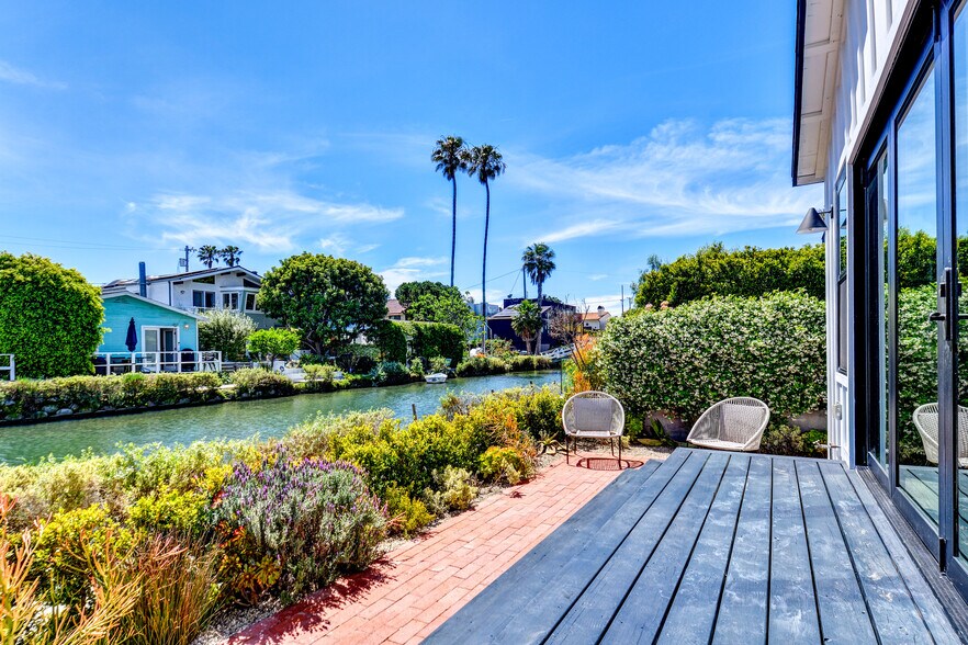 More Photos Of 223 Howland Canal, Venice Multifamily For Sale