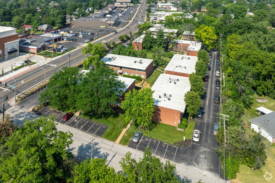 More Photos Of 1100 Indian Circle Dr, Olivette Apartments For Sale