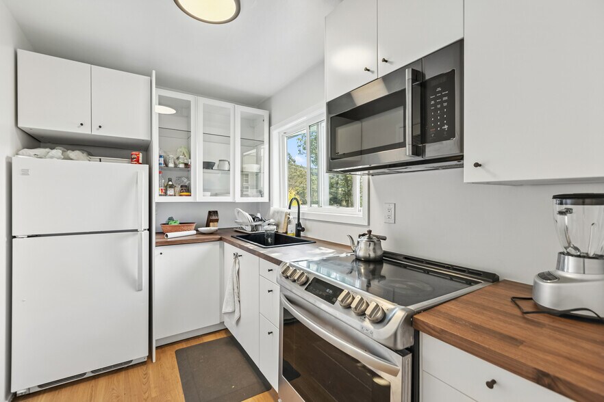 More Photos Of 1893 Lincoln Ave, San Rafael Multifamily For Sale
