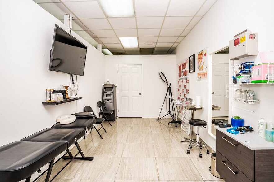 More Photos Of 45 Alabama Rd, Lehigh Acres General Retail For Lease