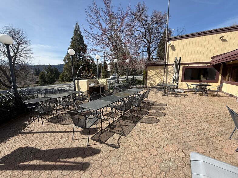 More Photos Of 520 N Mount Shasta Blvd, Mount Shasta General Retail For Sale