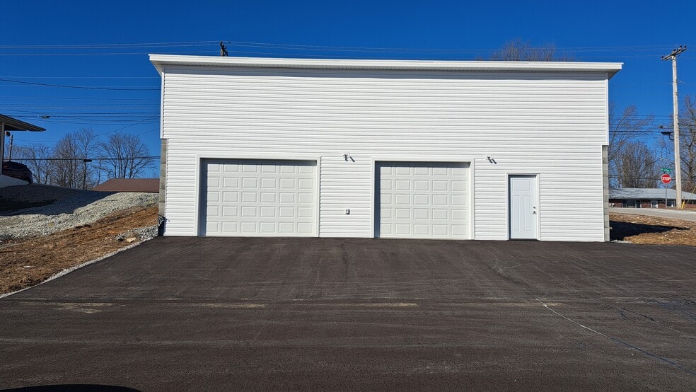 Primary Photo Of 29 Dorton Way, Crossville Light Distribution For Sale
