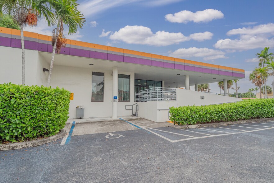More Photos Of 1300 S Federal Hwy, Fort Lauderdale Auto Dealership For Sale