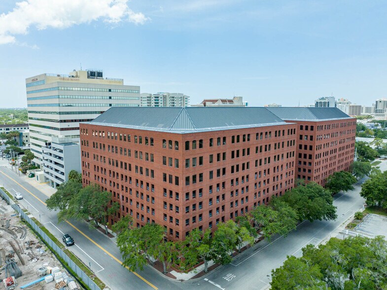 More Photos Of 1800 2nd St, Sarasota Office Residential For Lease