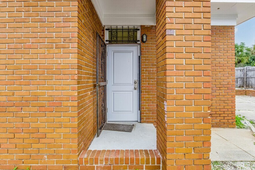 More Photos Of 2220 N Palafox St, Pensacola Medical For Sale