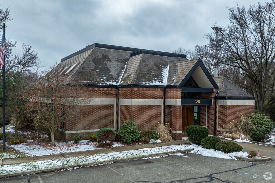 Primary Photo Of 2311 Bethel Church Rd, Bethel Park Medical For Lease
