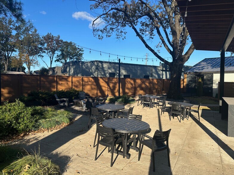 More Photos Of 1053 Oakhaven Rd, Memphis Office Residential For Sale