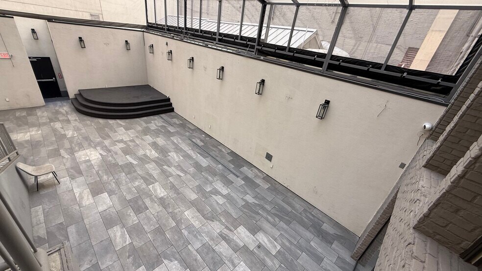 More Photos Of 1680 N Vine St, Hollywood Loft Creative Space For Lease