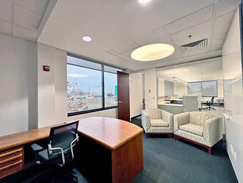 More Photos Of 475 Regency Park Dr, O'Fallon Office For Sale