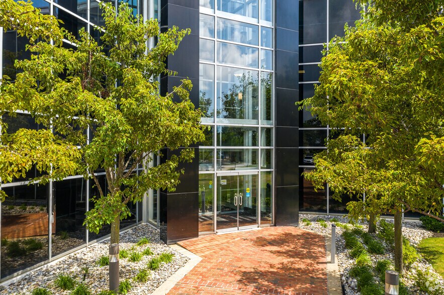 More Photos Of 4 Industrial Way W, Eatontown Office For Lease