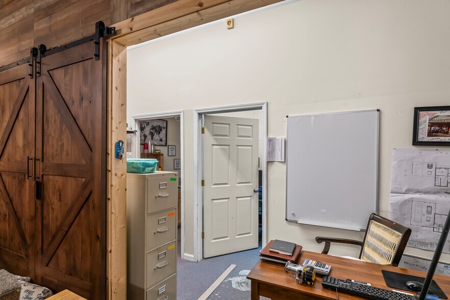 More Photos Of 2994 Hickory Blvd, Hudson Freestanding For Sale