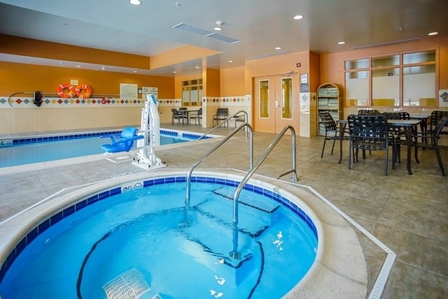 More Photos Of 455 Riverstone Pky, Kankakee Hotel For Sale