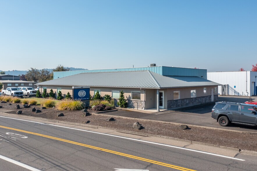 More Photos Of 4202 W 6th Ave, Eugene Warehouse For Sale