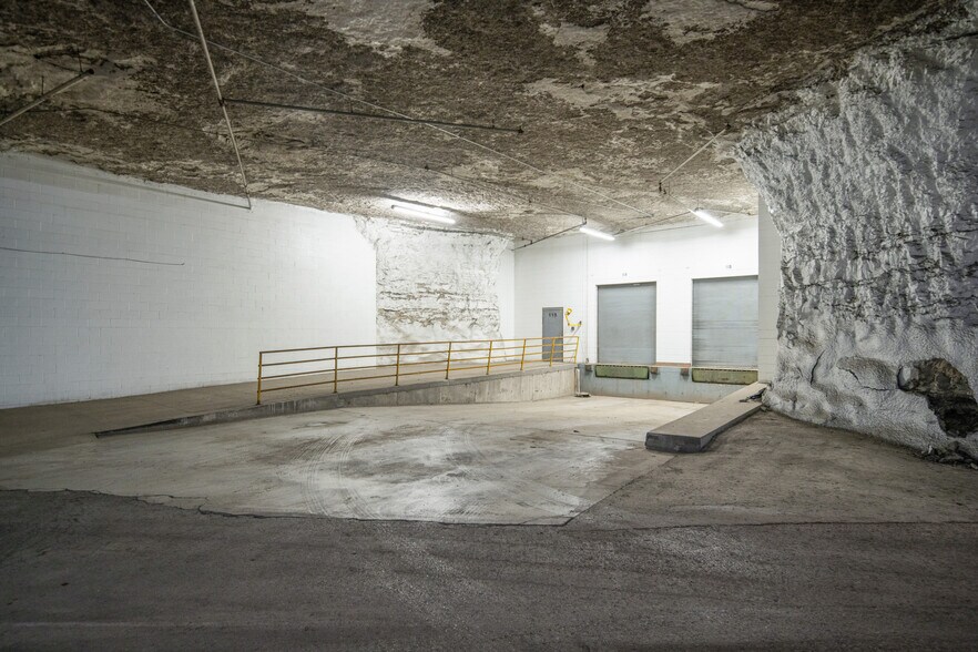 More Photos Of 5351 Lee's Summit Rd, Kansas City Warehouse For Lease