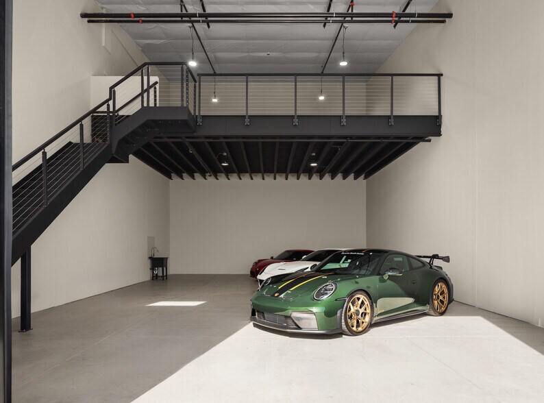 More Photos Of 13807 FM 812 Rd, Del Valle Showroom For Sale