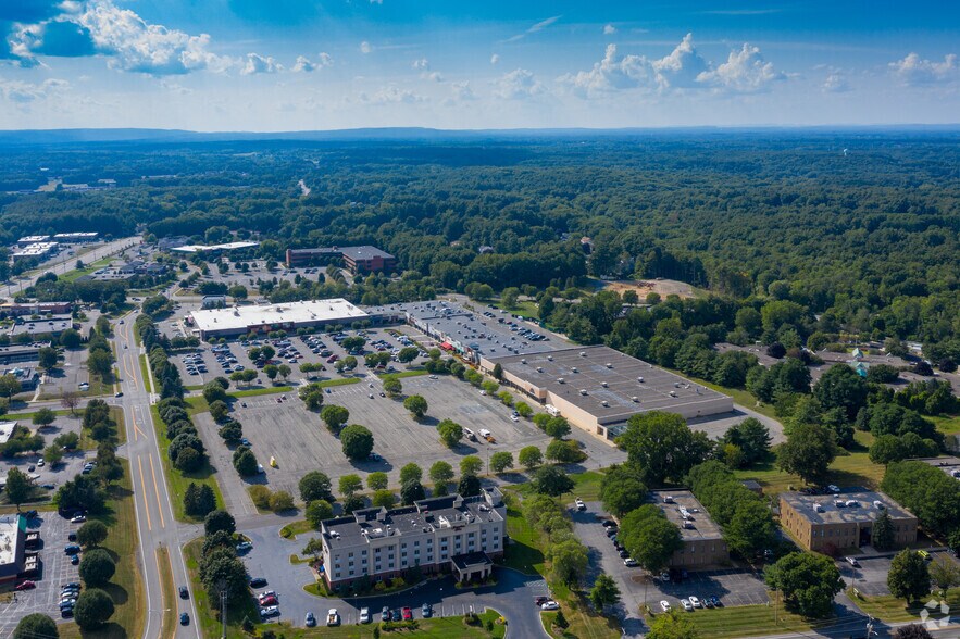 More Photos Of 15 Park Ave, Clifton Park General Retail For Lease