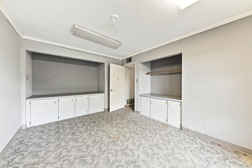 More Photos Of 1131 Babcock Rd, San Antonio Office Residential For Sale