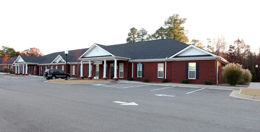More Photos Of 960 Sanders Rd, Cumming Medical For Lease