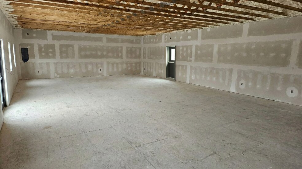 More Photos Of 6433, Barboursville Freestanding For Lease