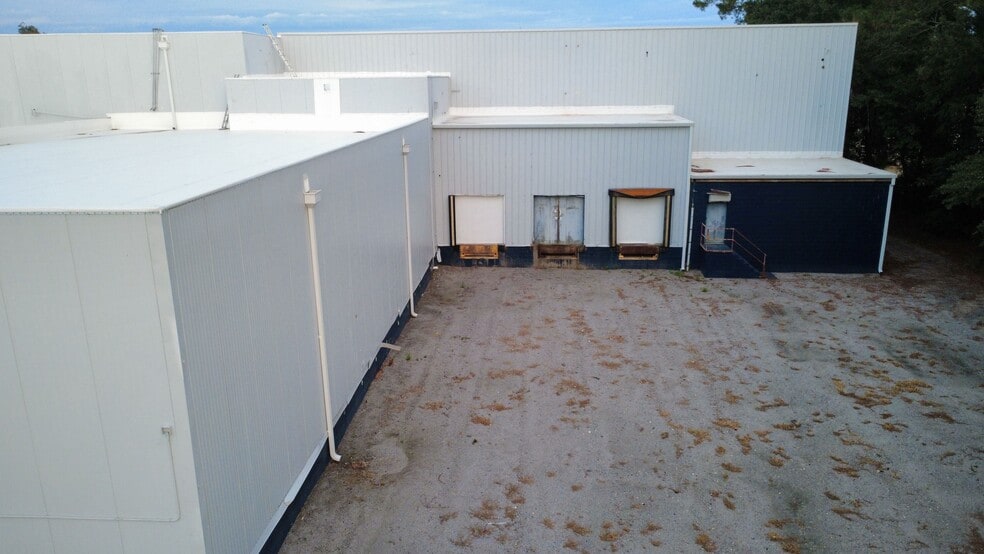 More Photos Of 1317 E Main St, Dillon Warehouse For Lease