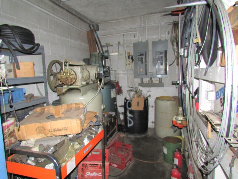 More Photos Of 5982 W State Road 32, Anderson Service Station For Sale