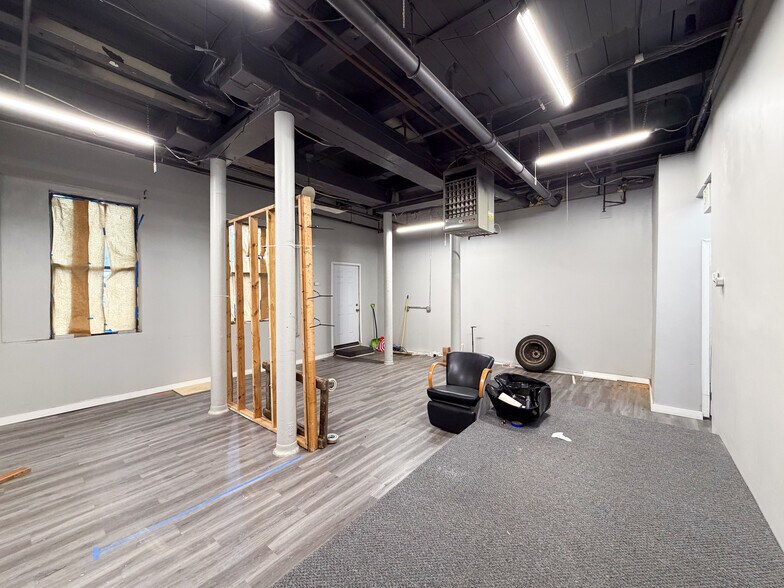 More Photos Of 47 Billard St, Meriden Showroom For Sale
