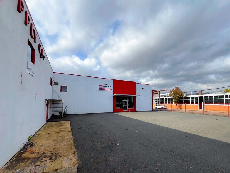 More Photos Of 251 Hudson St, Hackensack Warehouse For Lease