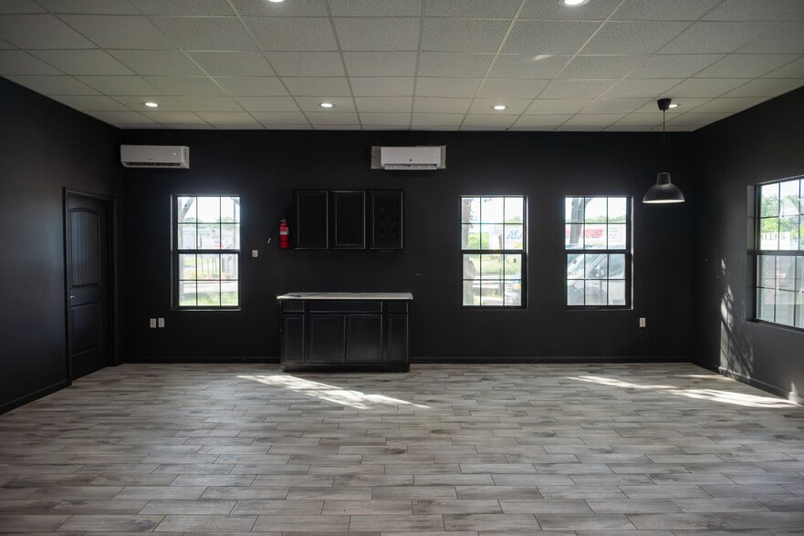 More Photos Of 18820 Fm 2252, San Antonio Freestanding For Lease