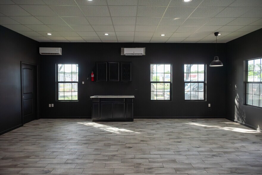 More Photos Of 18820 Fm 2252, San Antonio Freestanding For Lease