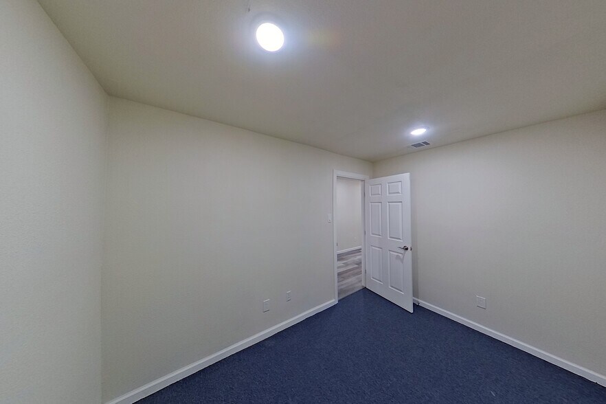 More Photos Of 26519 Oak Ridge Dr, Spring Storefront Retail Office For Sale