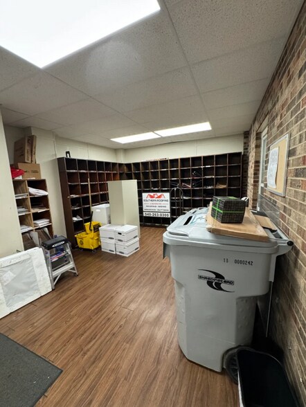 More Photos Of 9112 Virginia Ave, Bassett Office For Sale