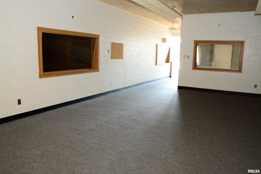 More Photos Of 119 W Carroll St, Macomb Office For Sale