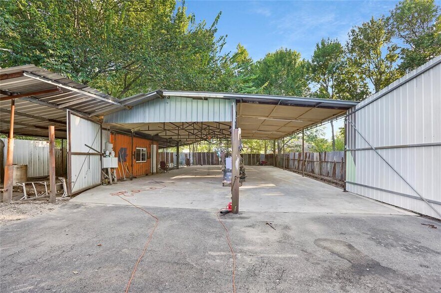 More Photos Of 13338 Elderberry Ln, Houston Industrial For Lease